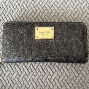 Michael Kors Jet Set Logo Zip Around Wallet
